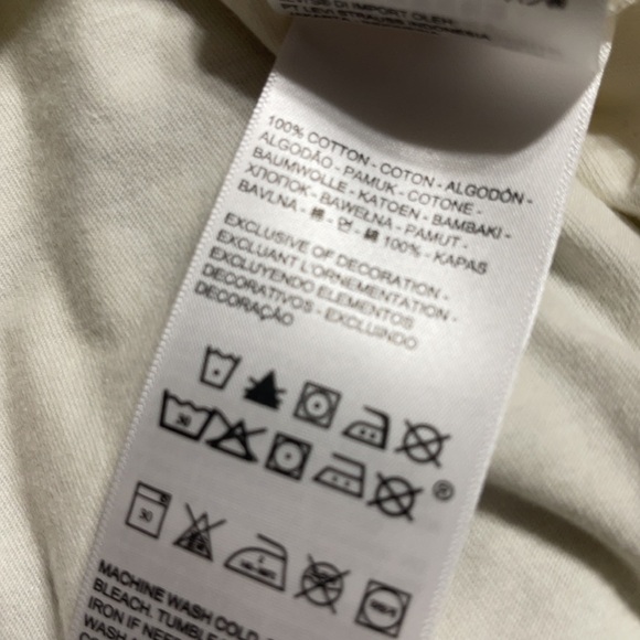 NWT women’s Levi’s graphic tshirt 2X - Picture 5 of 5